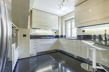 Hotel Suitelowcost - San Babila Duomo Milan